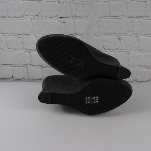 🆕 Michael Antonio Cane Grey Suede Wedge Bootie - Picture 8 of 10